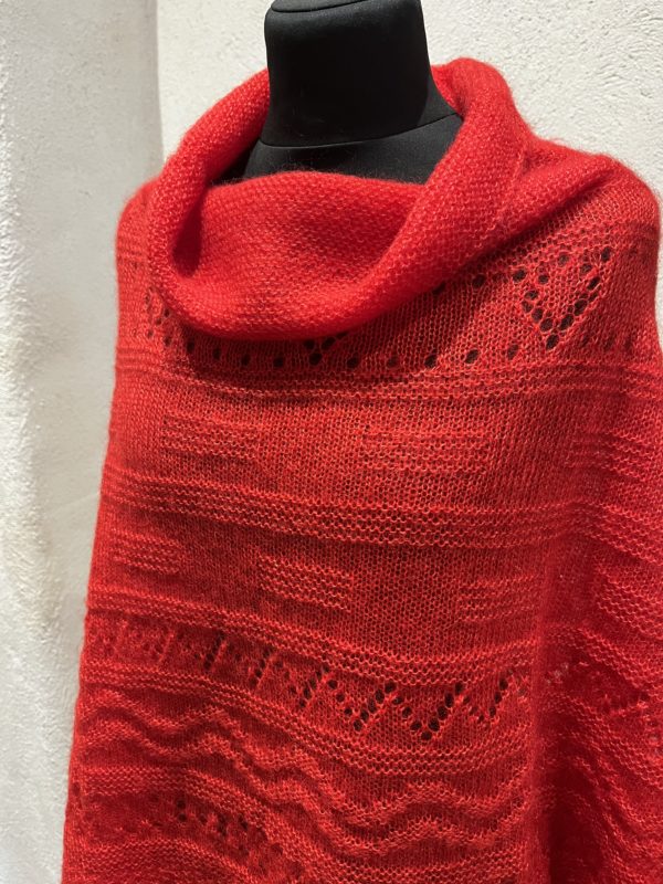 Poncho Ecarlate